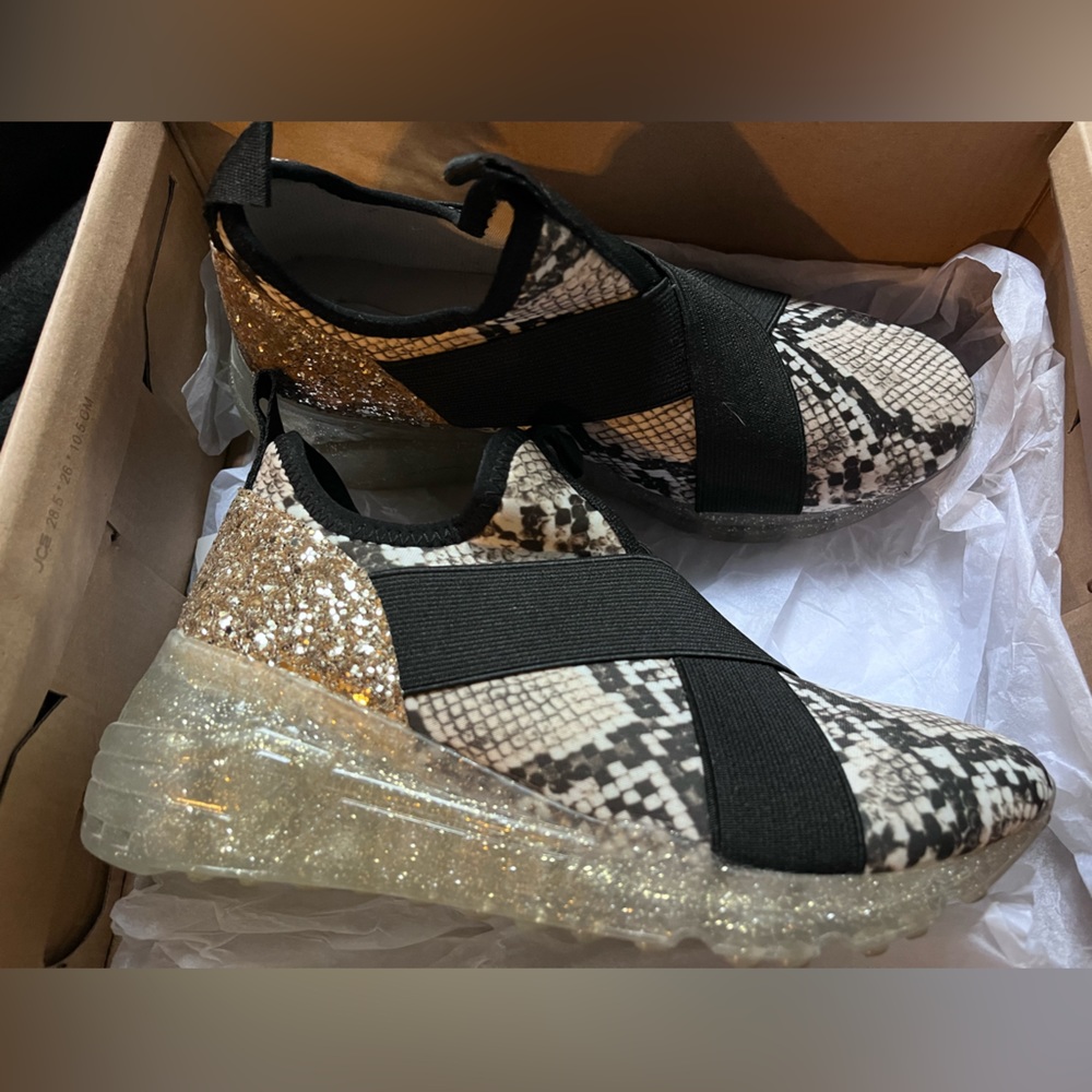 Steve Madden gold snake print Cryme sneaker, size 3.0 youth